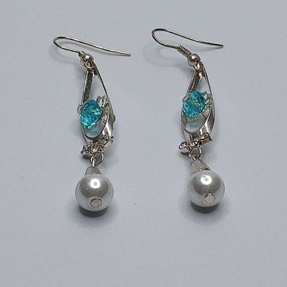 Blue crystal flower with pearl dangle earrings - Picture 1 of 7